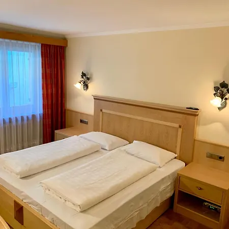 Goldenes Kreuz 3*
